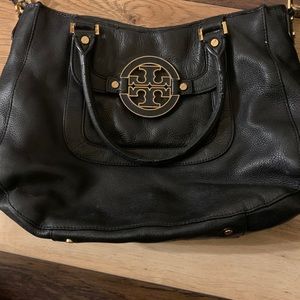 Tory Burch Bag
Black Leather
Gold-Tone Hardware
